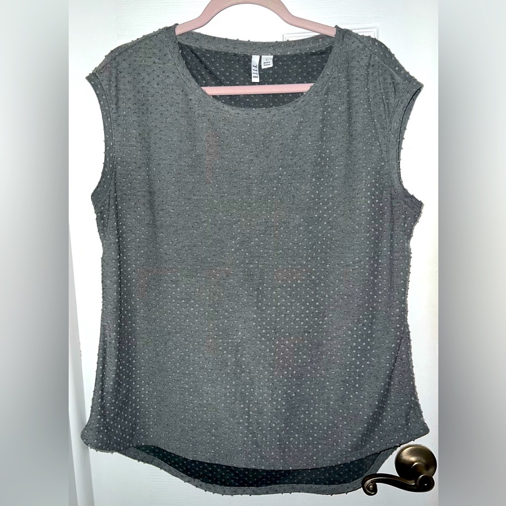 Ladies Elle size L gray sleeveless top, with textured dots of same color